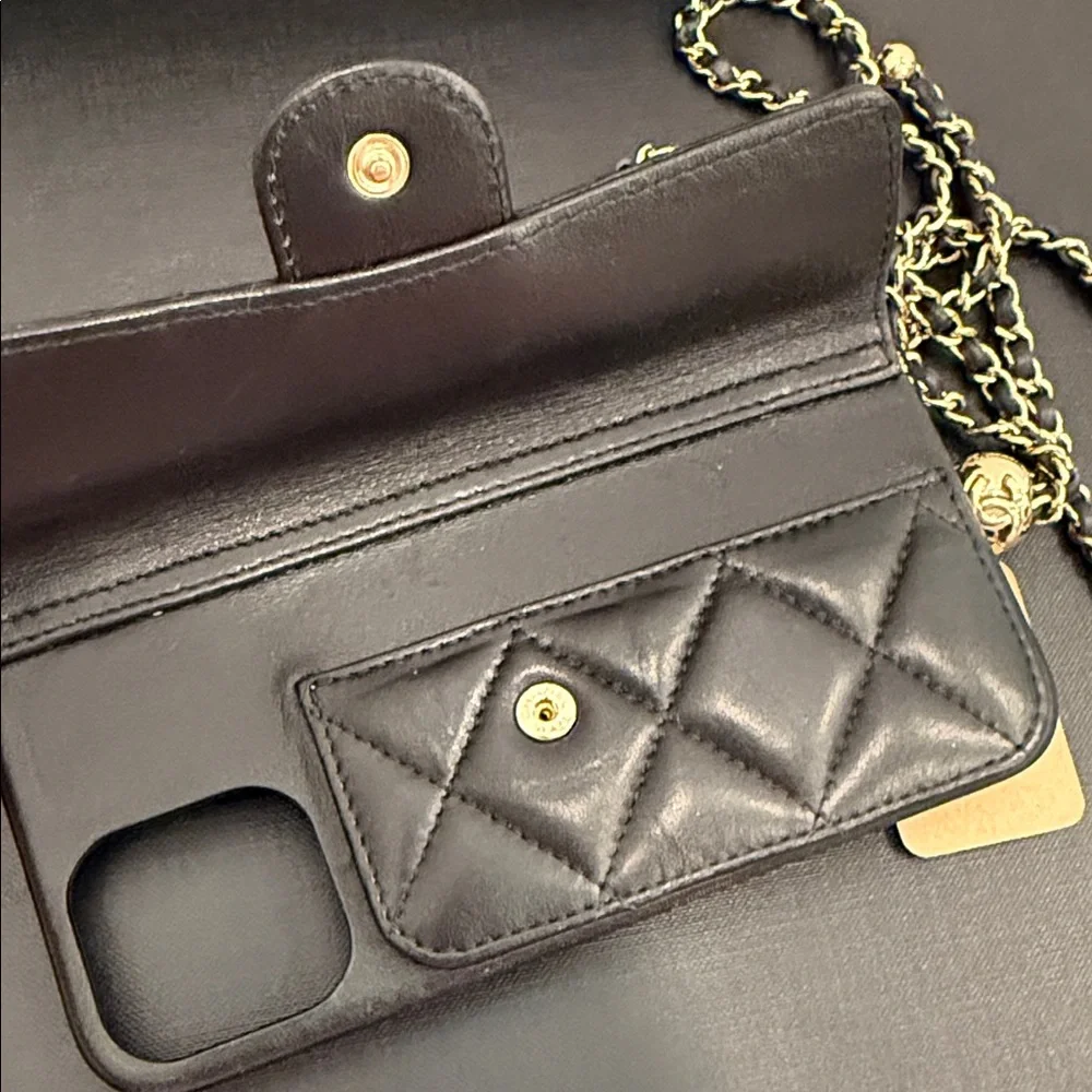 ⭐ CHANEL Quilted Leather Phone Bag on Chain – 2021 Collection – Full Set